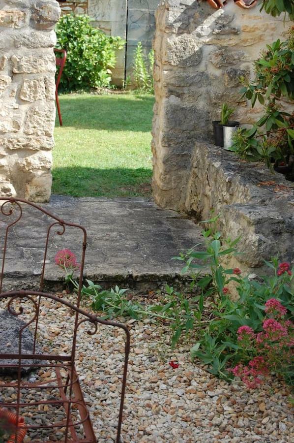 Petit Gite En Braconne La Rochette  Exterior photo